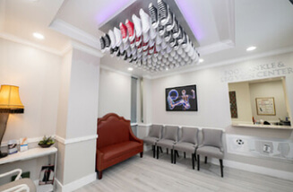 East boca podiatry and vein clinic office waiting room